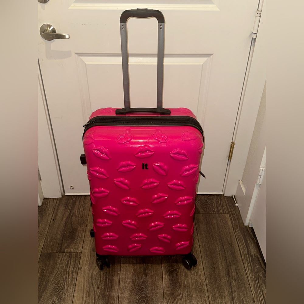 HARDSIDE 3d lip luggage RARE 27 inch !!